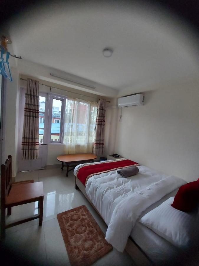 Om Bramha Hotel Kathmandu Exteriör bild