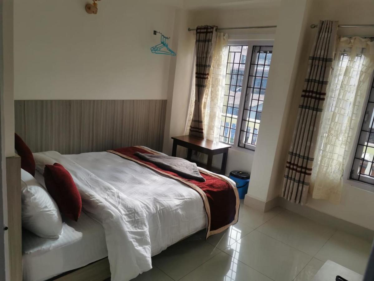 Om Bramha Hotel Kathmandu Exteriör bild