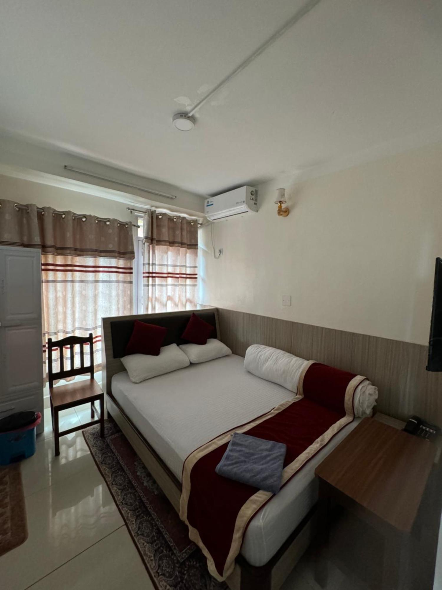 Om Bramha Hotel Kathmandu Exteriör bild