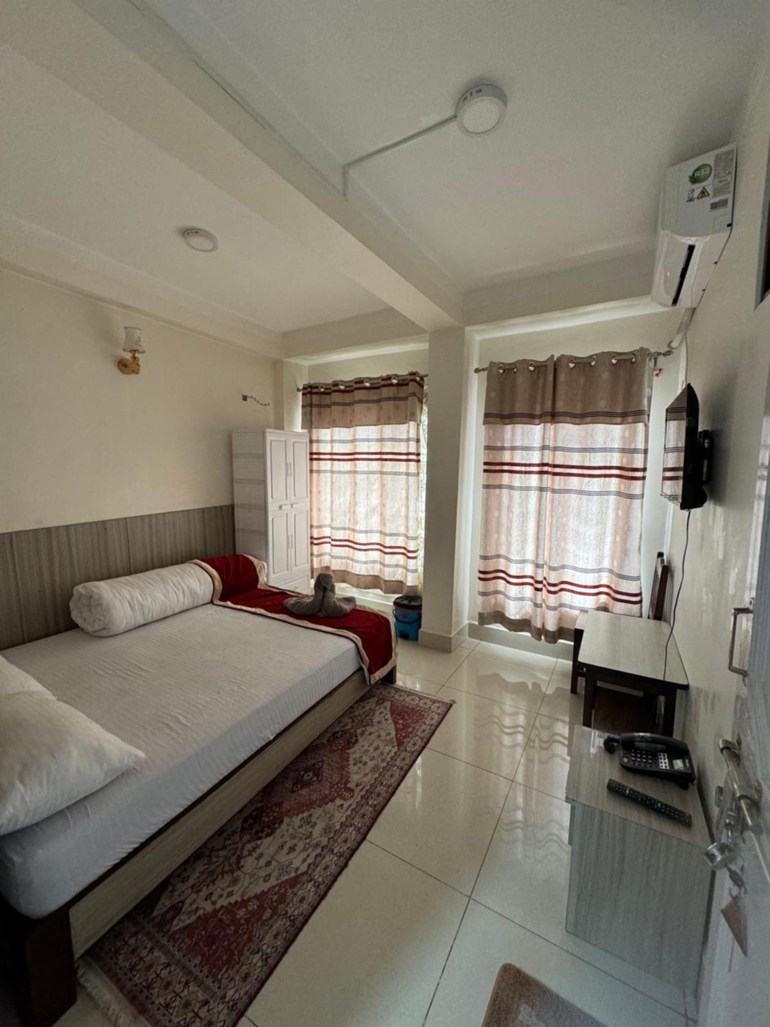Om Bramha Hotel Kathmandu Exteriör bild